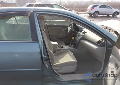 2011 Toyota Camry Le z USA, uszkodzony, nr VIN 4T1BF3EK0BU639702